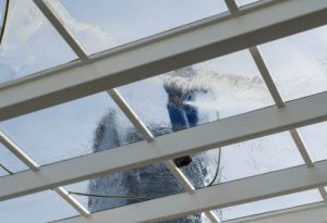 Fensterreinigung Arnsberg – professionelle Glas- und Dachreinigung durch Gebäudereinigung Sauerland